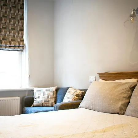 Guest house Ash Grove
